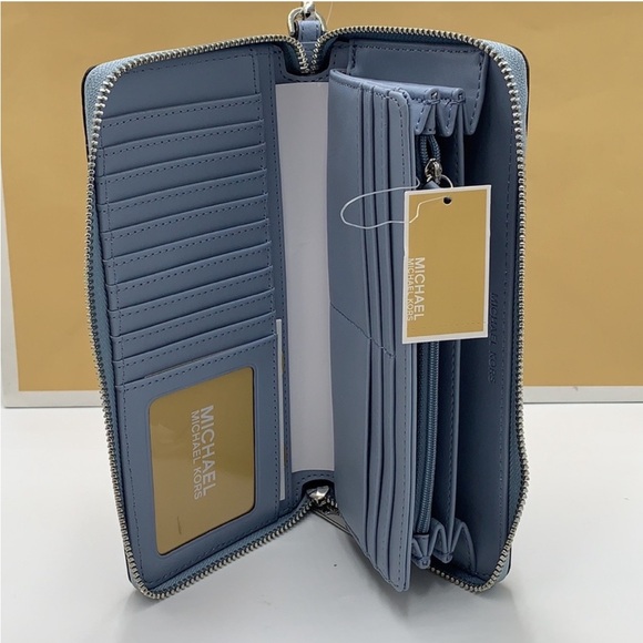 MICHAEL KORS LARGE TRAVEL CONTINENTAL WRISTLET WALLET PALE BLUE COLOR NWT - Picture 4 of 10